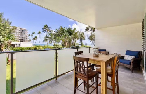 Punaluu Condo | Beach Front Condo-Everything you can dream of for a Hawaiian getaway is here!
