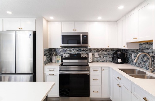 Cocoa Beach Condo | Beach Front Condo! Near Minutemen Cswy all shops & restaurants!