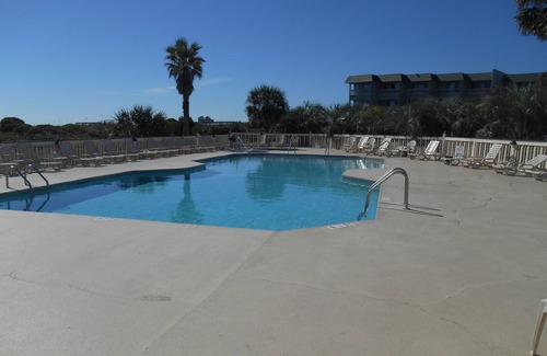 Isle of Palms Villa | Beach Front Condo with Pool and Ocean View-Fall Special Ratennnnnnnnnnnn Special