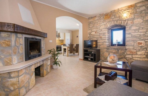 Tar House | Beach front home in Tar-Vabriga