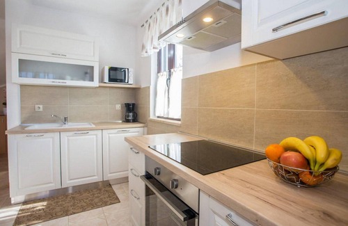 Tar House | Beach front home in Tar-Vabriga