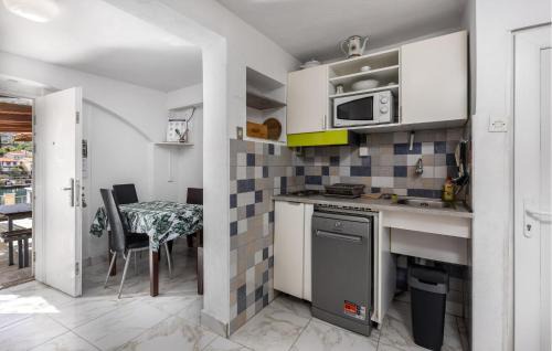 Donja Klada House | Beach Front Home In Klada