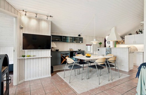 Mesinge House | Beach front home in Mesinge with WiFi