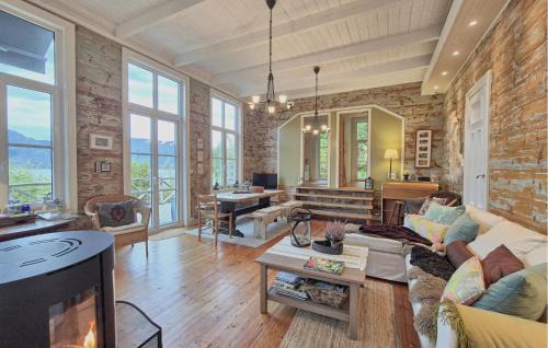 Vaksdal Municipality House | Beach Front Home In Vaksdal With House Sea View