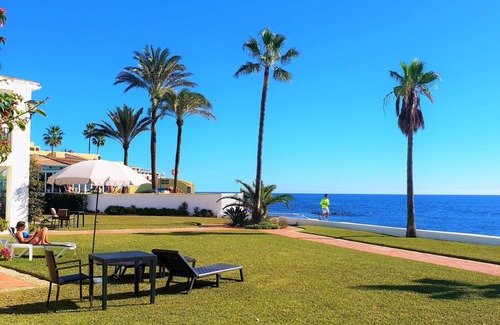 Sitio de Calahonda Ski Chalet | Beach front house - Full SEA View - Dona Lola BEACH Resort - Between MARBELLA and La Cala de Mijas - 2 bedrooms - CS120