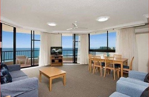 Coolangatta Resort | Beach front unit Coolangatta, available 17th to 24th December 2022