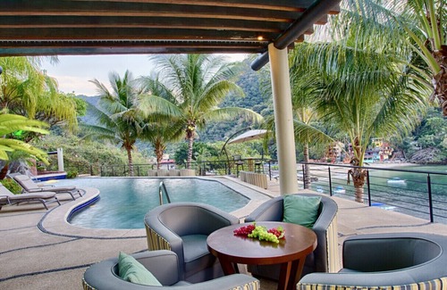 Boca de Tomatlan Villa | Beach Frontage Family vacation Villa offering pure luxury, comfort, relaxation