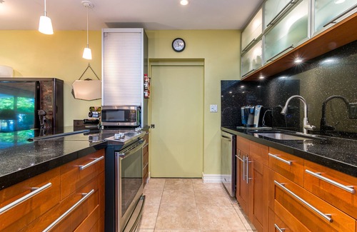 Boca Raton House | Beach Guest House "Reset your Vibe". steps to the ocean.