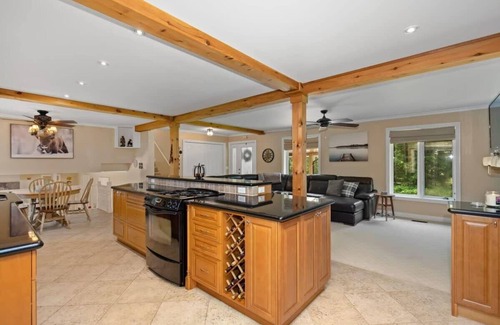 Bracebridge House | Beach Haven A Charming Lake Muskoka family cottage