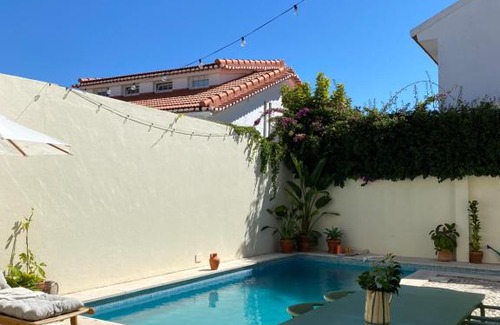 Costa de Caparica Villa | Beach house upscale villa with pool