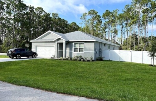 Palm Coast House | Beach Lovers New House! 10 min to beach - 6 guests