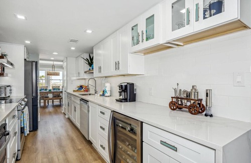 Treehouse Villa | Beach N` Bay Hideaway - Boat Dock!