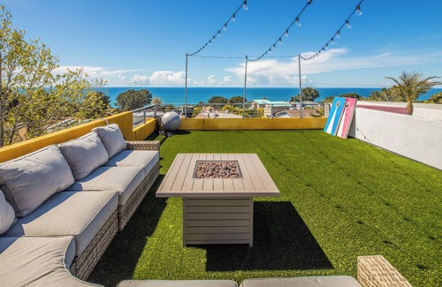 Del Mar Heights House | Beach Resort Home w/Ocean Views + Jacuzzi & Sauna!