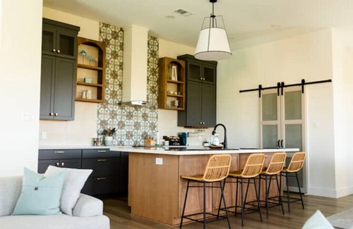Isla Del Sol House | Beach Retreat w/Cowboy Pool and 5-Minute Walk to the Beach!