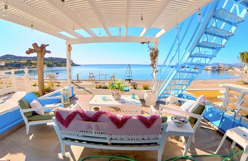Haraki Apartment | Beach Studio - Sleeps 2 & Private Ocean Terrace