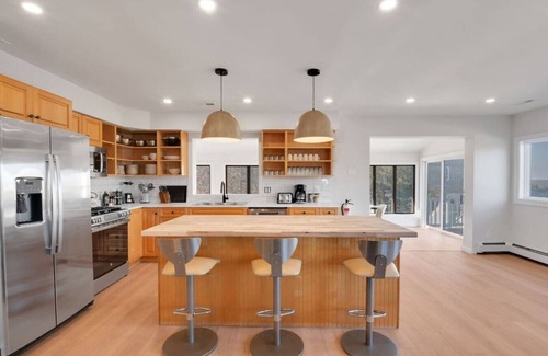 Town Bank Apartment | Beach Therapy - Sleeps 17