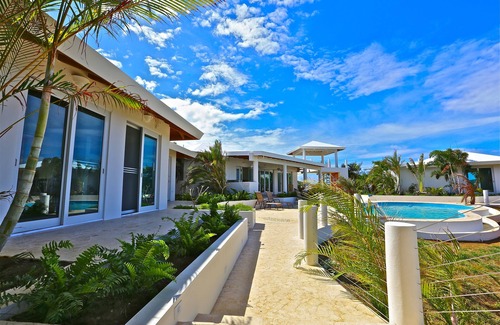 Fraile House | Beach vibes by the sea side