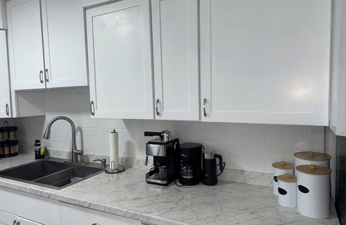 Bayou Oaks Apartment | Beach Vibes + Office Ready Sarasota Cassia Dining & Culture Nearby FirePit