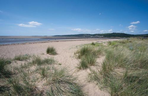 Llanelli Apartment | Beach View - 2 Bedroom Apartment - Llanelli