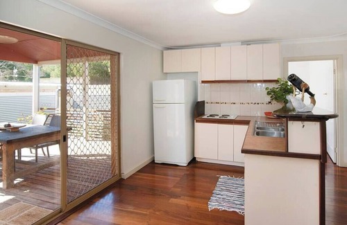 Broadwater House | Beach Walk Cottage on Rose