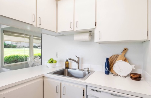 Freeland Condo | Beachcomber's Bliss by AvantStay | Steps to the Beach | Ocean Views