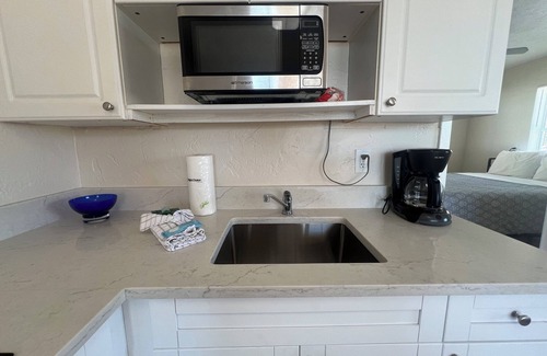 Redington Shores Cottage | Beachfront 1BR, Steps to Ocean, Dog Friendly. BOOK TODAY!