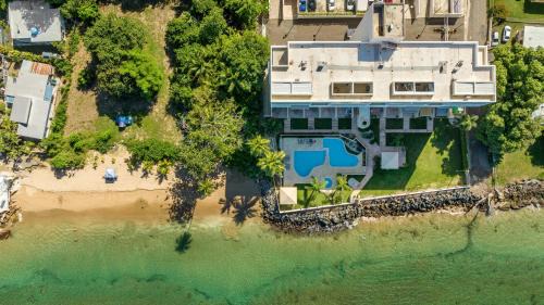 Stella Apartment | Beachfront 5th floor at Pelican Reef