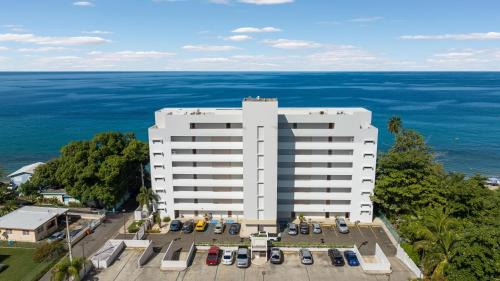 Stella Apartment | Beachfront 5th floor at Pelican Reef