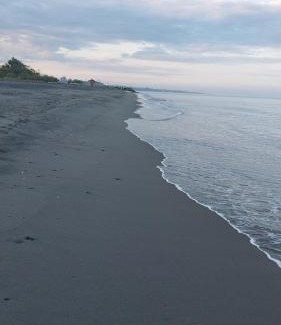 Caba House | Beachfront Aircon Modern Bahay Kubo for 10 pax