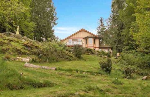 Juan de Fuca Electoral Area House | Beachfront BCingU Majestic Alcove - First level