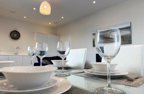 Burmarsh Apartment | Beachfront Bliss Apartment - Near Hythe - On Beach Seafront - Private Parking