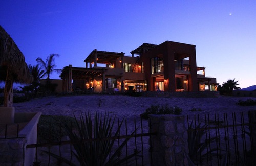 La Ventana House | Beachfront compound built for relaxation and adventure with family and friends