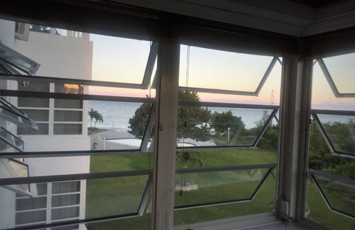 Discovery Bay Condo | Beachfront condo directly on Grand Bahama's beautiful Coral Beach
