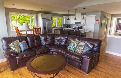 Blaine House | Beachfront House Near Semiahmoo and Birch Bay.