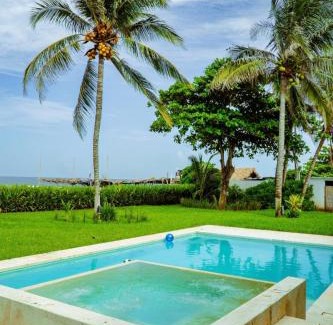 Anton Lizardo Apartment | Beachfront house Private beach Pool 6 people