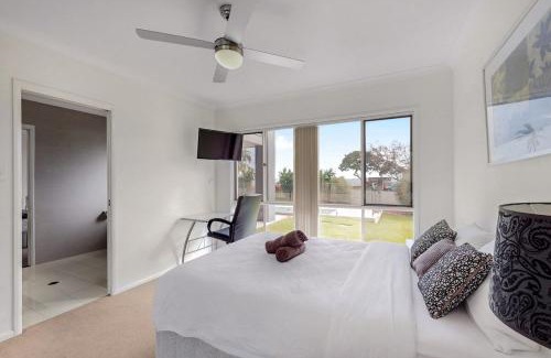 Newport House | Beachfront Modern 2-Story with Ocean & Sunset Views