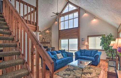 Painters Hill House | Beachfront Oasis w/ Game Room & Ocean Views!