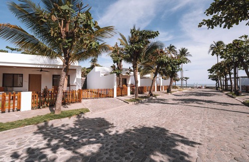 La Libertad Villa | Beachfront Reef Break Villa @SurfCity