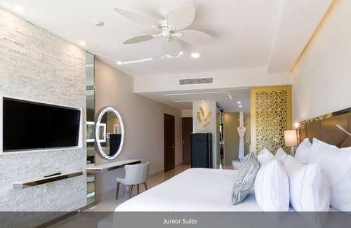 Los Cangrejos II y III Resort | BEACHFRONT RESORT – with a contemporary design – Junior suite