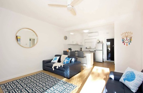 Semaphore House | Beachfront self contained upstairs apartment