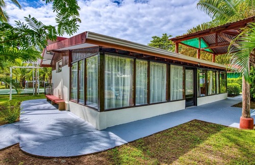 Parrita House | Beachfront Studio 2, Playa Palo Seco