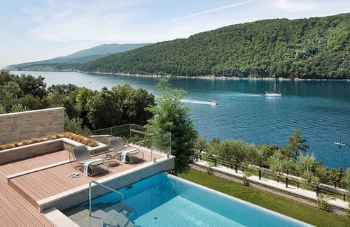 Duga Luka Villa | Beachfront villa in Labin with a spa area