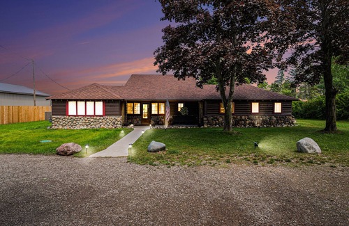 Cheboygan Cabin | Beachfront w/Hot Tub, Kayaks, and Amazing views of the Mackinaw Bridge