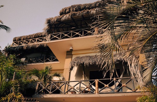 Los Tamarindos House | BeachfrontGuestHouse (5 Studios)
