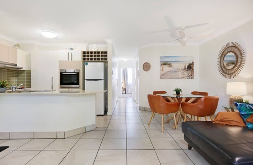 Miami Apartment | Beachside 2-Bed with Parking, Pool, Spa & BBQ