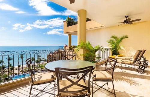 Flamingos Hotel | Beachside Escape at Riviera Nayarit w Pool