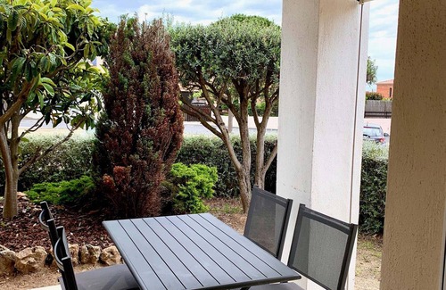 Bouzigues Apartment | Beachside Garden Apartment in Bouzigues - 2 Keys, Parking Included