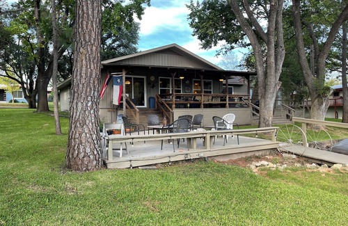 Granite Shoals Cottage | Beachy-Keen Cottage on Lake LBJ; Canoe, Kayaks, Slip, Pets welcome!nn