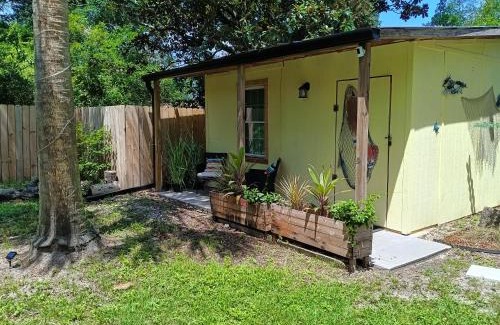 Warrington House | Beachy pet & family friendly cottage close to NAS no pet fee