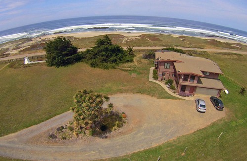 Fort Bragg House | Beacon Guest House - Whale Watchers Delight